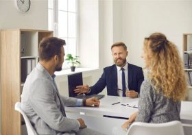 Jaką rolę w procesie wyboru kredytu pełni pośrednik kredytowy?